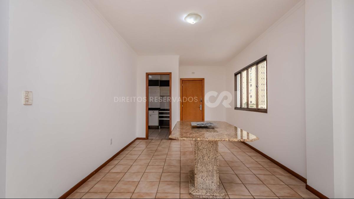 Apartamento com 3 Quartos no Edifício Orlando José no Centro de Balneário Camboriú