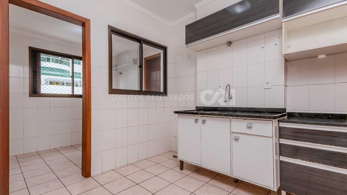 Apartamento com 3 Quartos no Edifício Orlando José no Centro de Balneário Camboriú