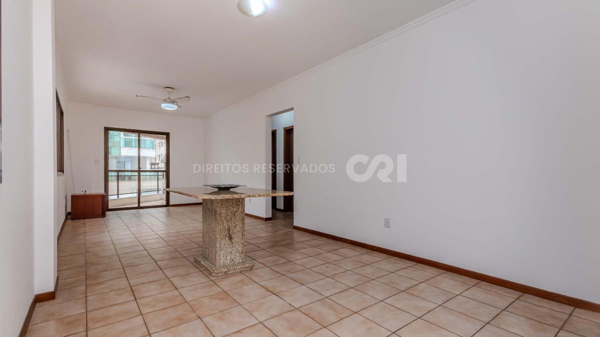 Apartamento com 3 Quartos no Edifício Orlando José no Centro de Balneário Camboriú