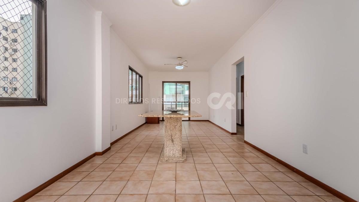 Apartamento com 3 Quartos no Edifício Orlando José no Centro de Balneário Camboriú