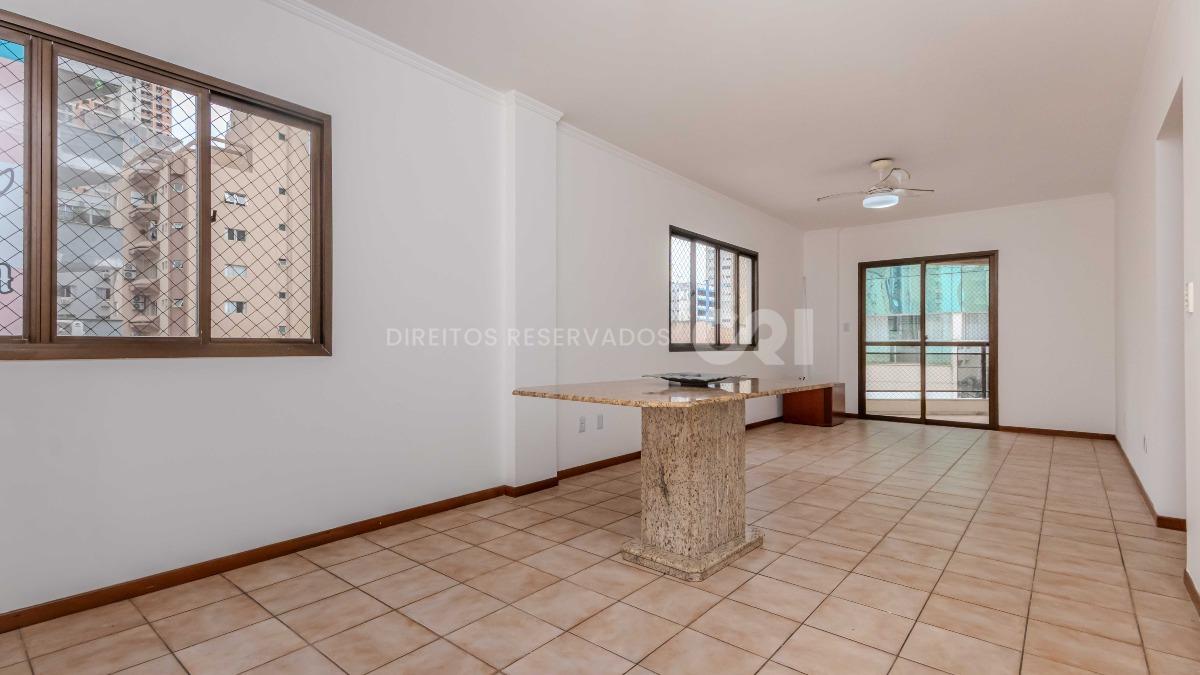 Apartamento com 3 Quartos no Edifício Orlando José no Centro de Balneário Camboriú