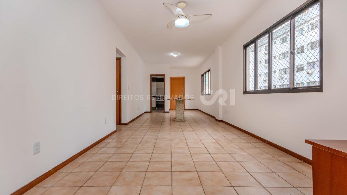 Apartamento com 3 Quartos no Edifício Orlando José no Centro de Balneário Camboriú