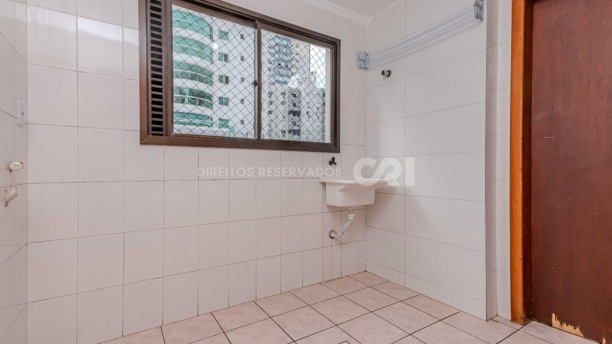 Apartamento com 3 Quartos no Edifício Orlando José no Centro de Balneário Camboriú