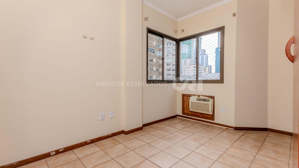 Apartamento com 3 Quartos no Edifício Orlando José no Centro de Balneário Camboriú