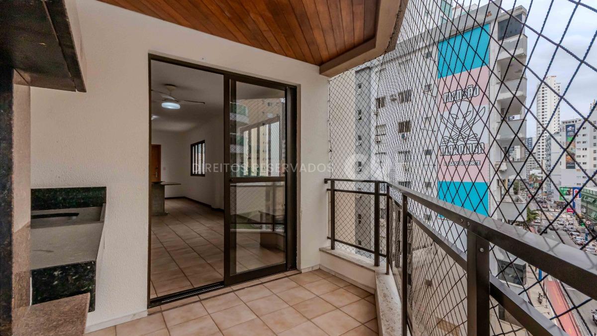 Apartamento com 3 Quartos no Edifício Orlando José no Centro de Balneário Camboriú