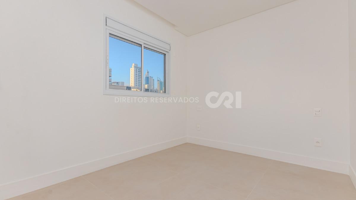 Apartamento com 3 Suítes no San Telmo no Centro de Balneário Camboriú