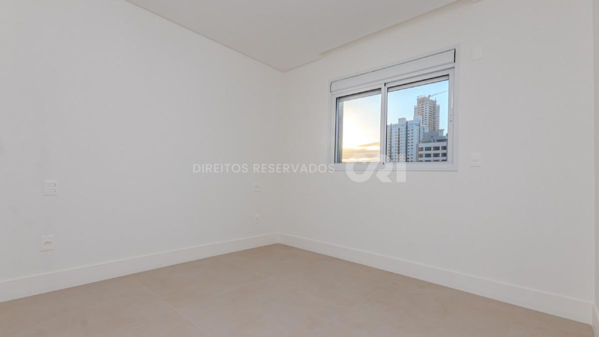 Apartamento com 3 Suítes no San Telmo no Centro de Balneário Camboriú