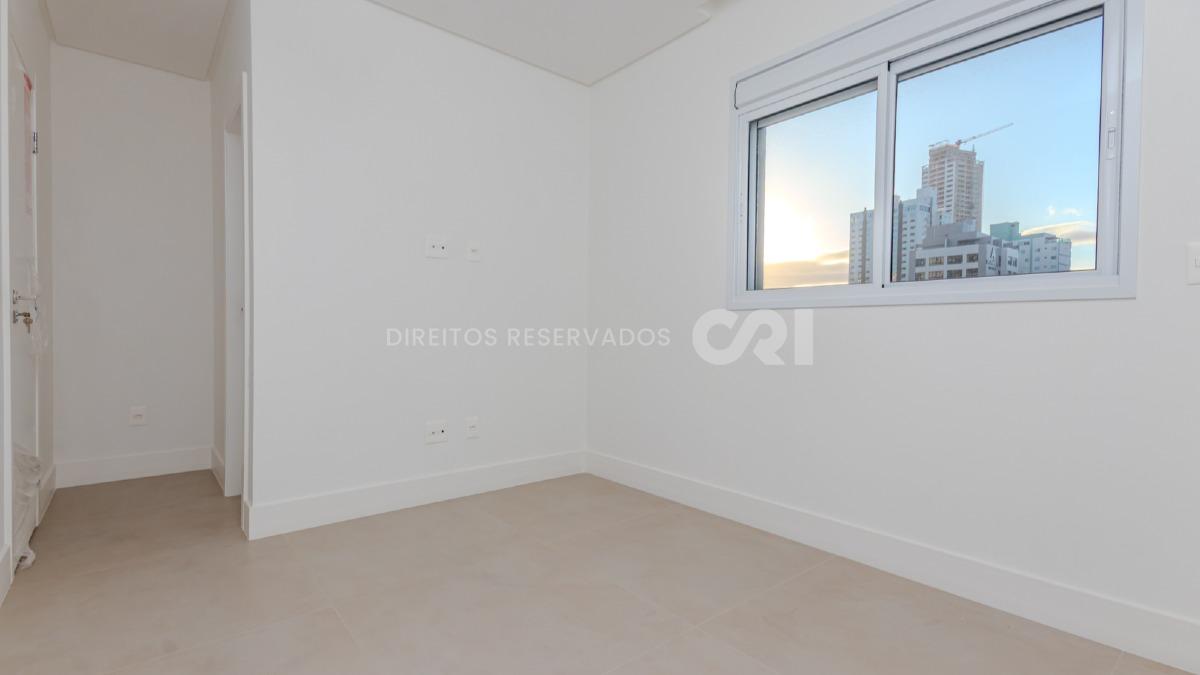 Apartamento com 3 Suítes no San Telmo no Centro de Balneário Camboriú
