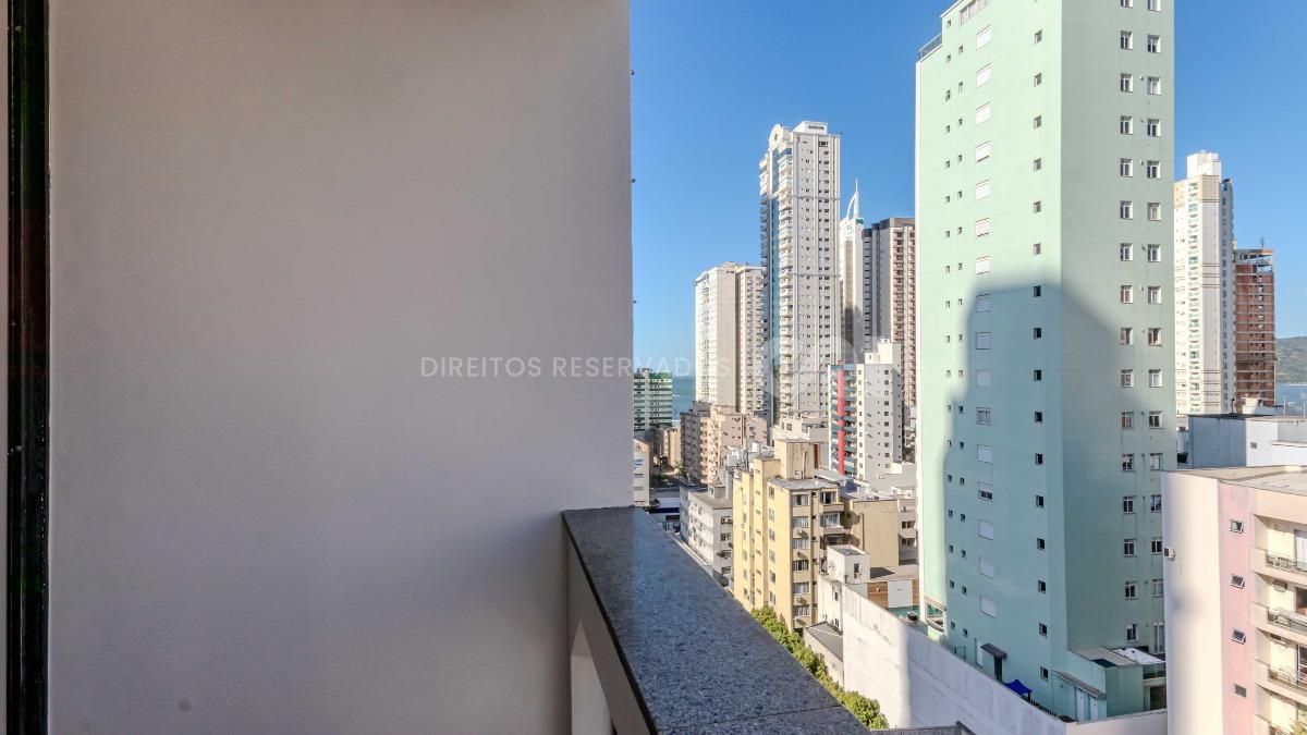 Cobertura Duplex com 3 Quartos e 1 suíte no Anne Christine Schmitz no Centro de Balneário Camboriú