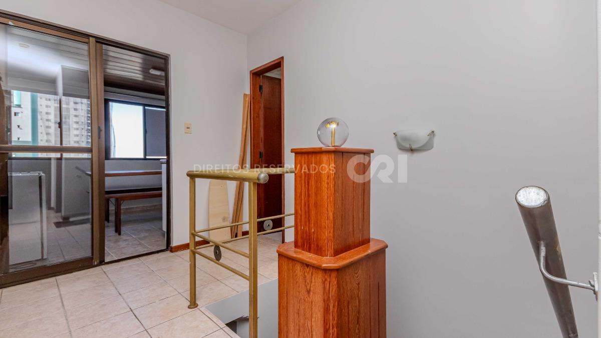 Cobertura Duplex com 3 Quartos e 1 suíte no Anne Christine Schmitz no Centro de Balneário Camboriú