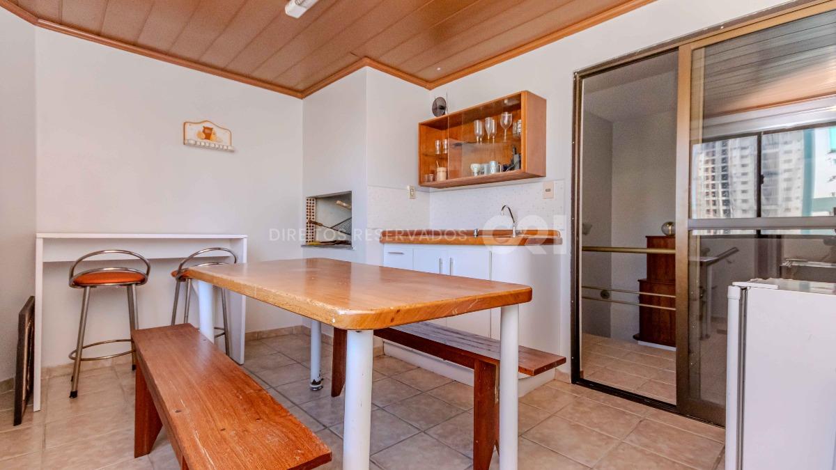 Cobertura Duplex com 3 Quartos e 1 suíte no Anne Christine Schmitz no Centro de Balneário Camboriú