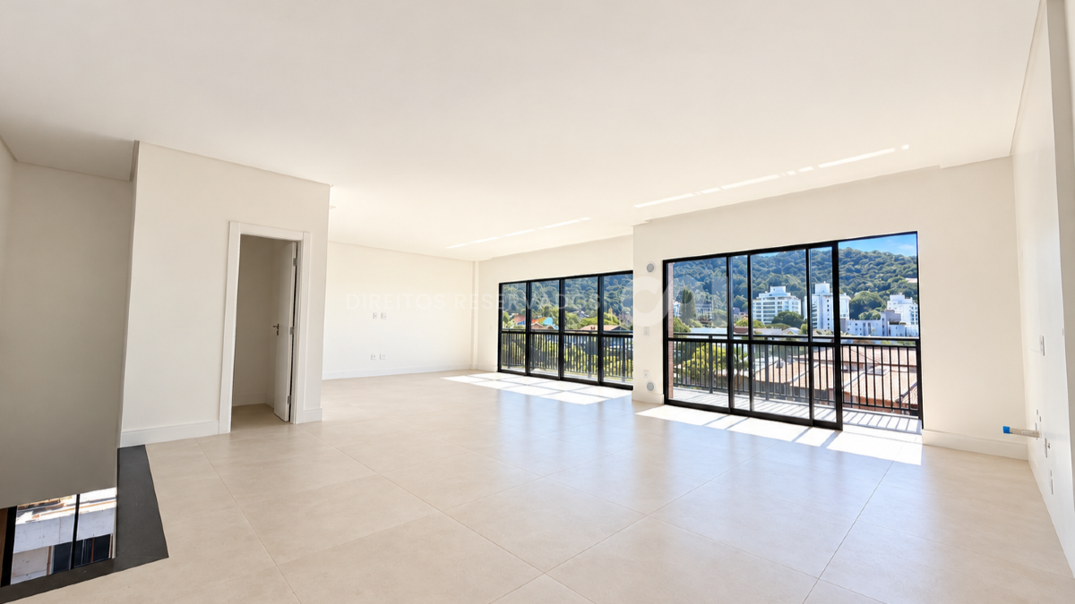 Apartamento Duplex Frente Mar com 3 Suítes no La Plage em Cabeçudas, Itajaí