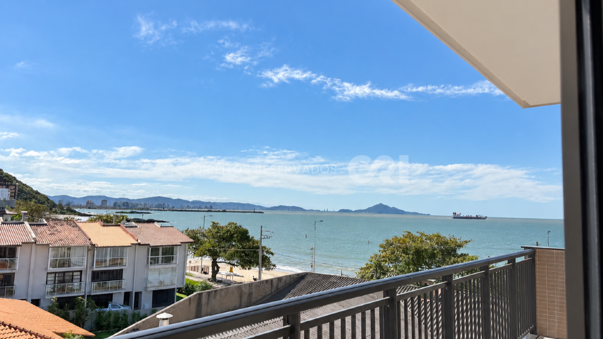 Apartamento Duplex Frente Mar com 3 Suítes no La Plage em Cabeçudas, Itajaí