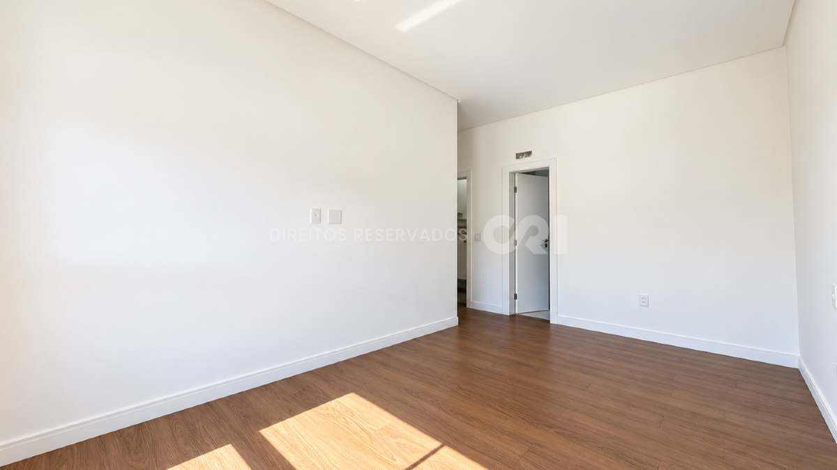 Apartamento Duplex Frente Mar com 3 Suítes no La Plage em Cabeçudas, Itajaí