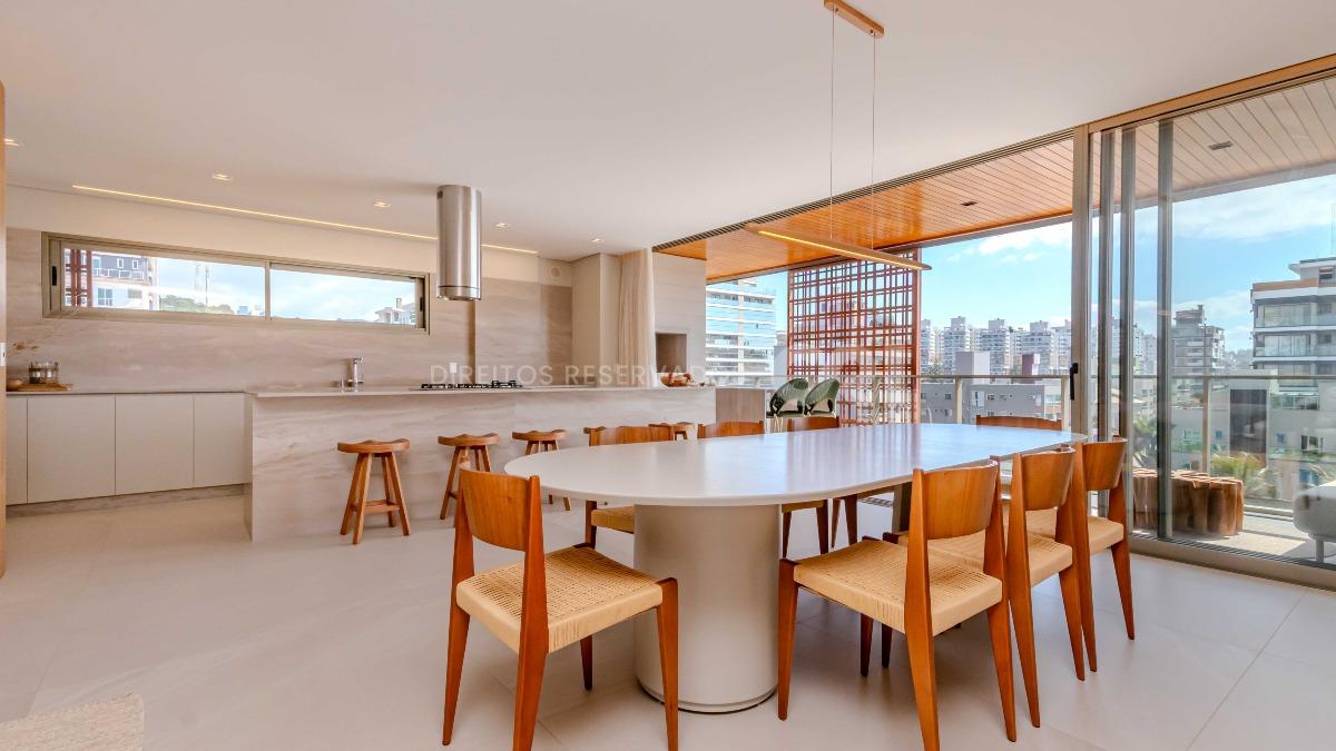 Apartamento Frente Mar com 3 Suítes no Tirreno Residenziale na Praia Brava em Itajaí