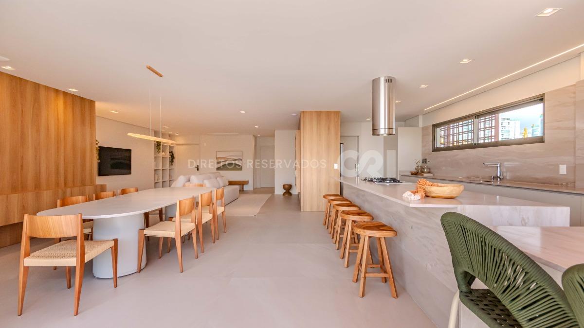 Apartamento Frente Mar com 3 Suítes no Tirreno Residenziale na Praia Brava em Itajaí