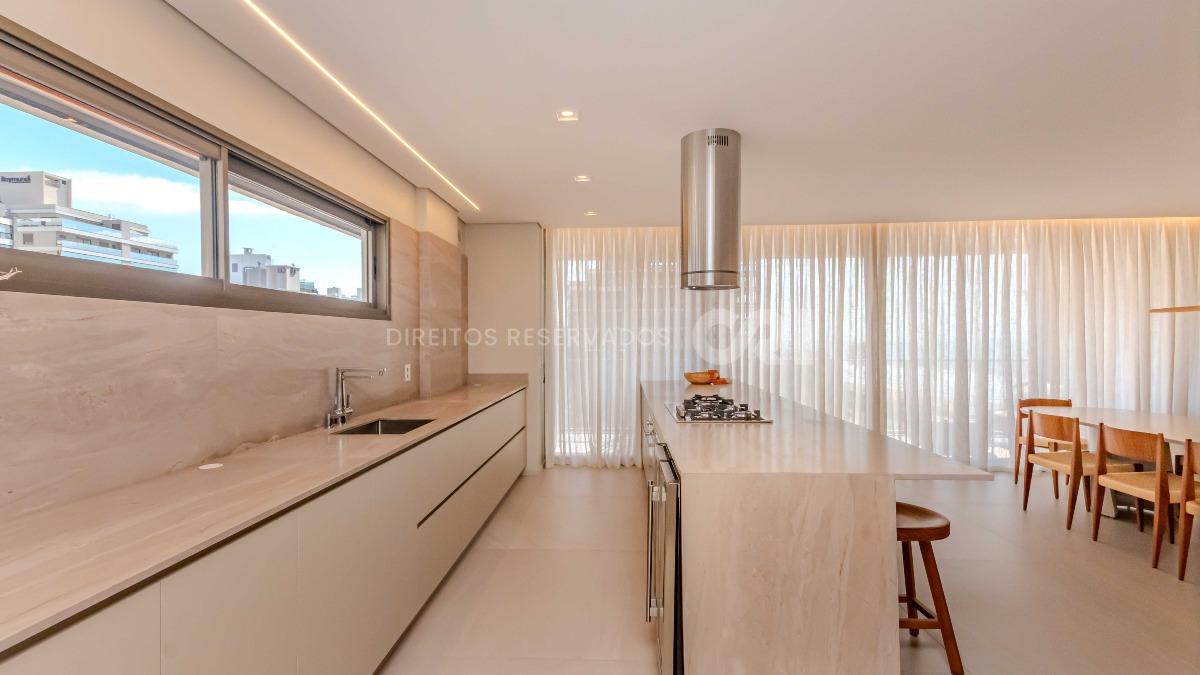 Apartamento Frente Mar com 3 Suítes no Tirreno Residenziale na Praia Brava em Itajaí