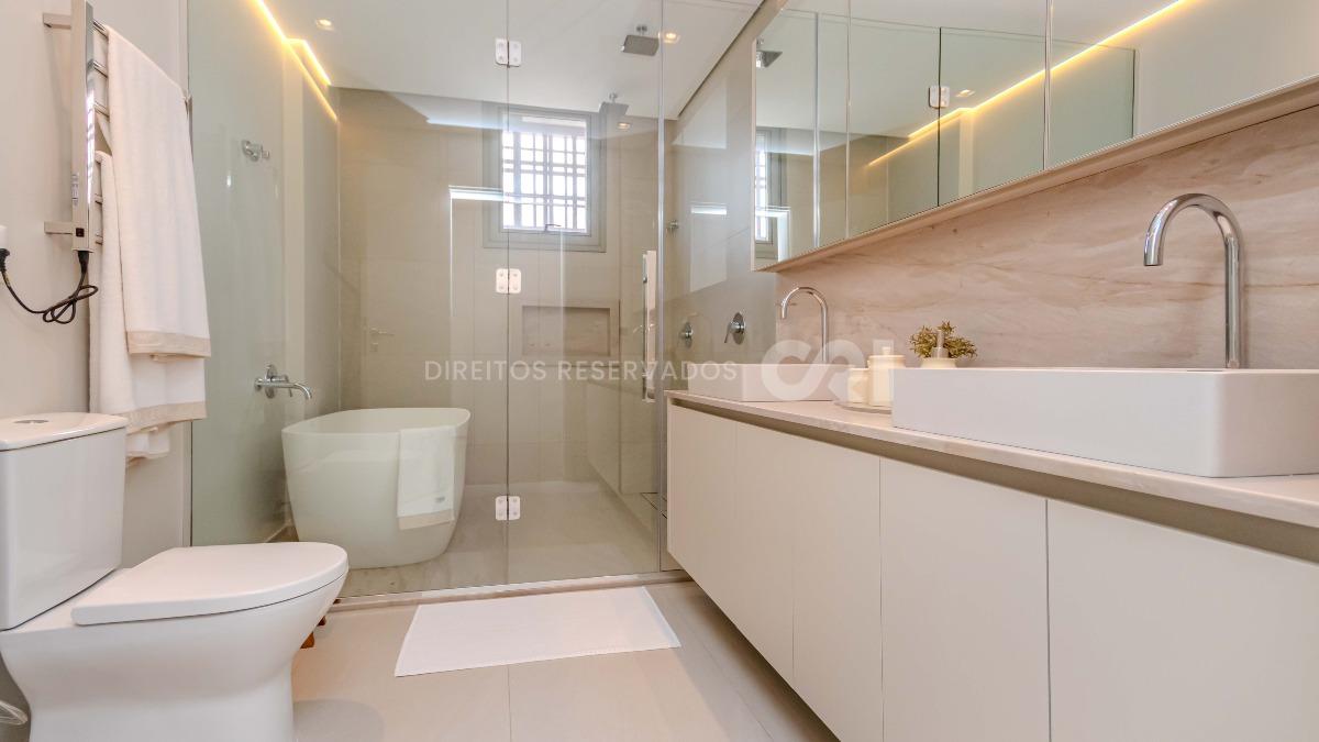 Apartamento Frente Mar com 3 Suítes no Tirreno Residenziale na Praia Brava em Itajaí