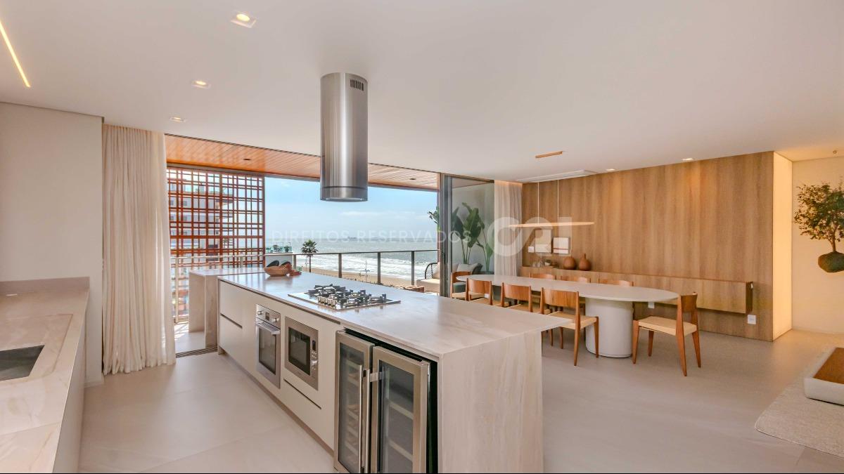 Apartamento Frente Mar com 3 Suítes no Tirreno Residenziale na Praia Brava em Itajaí
