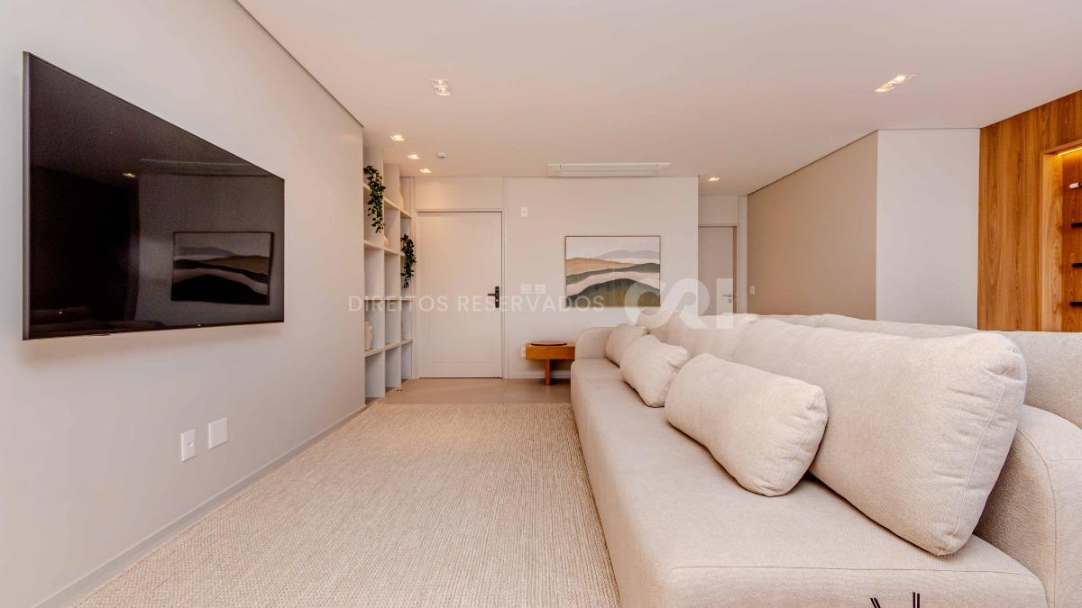 Apartamento Frente Mar com 3 Suítes no Tirreno Residenziale na Praia Brava em Itajaí