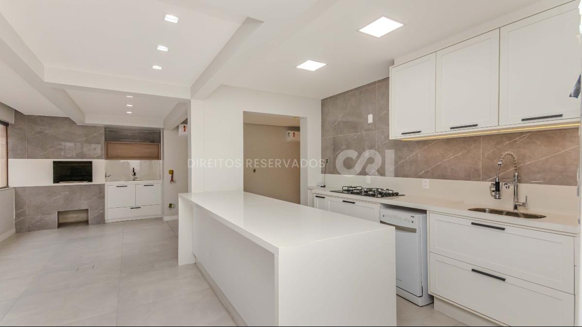 Apartamento Diferenciado com 3 Dormitórios no Edifício Costa do Sol no Centro de Balneário Camboriú