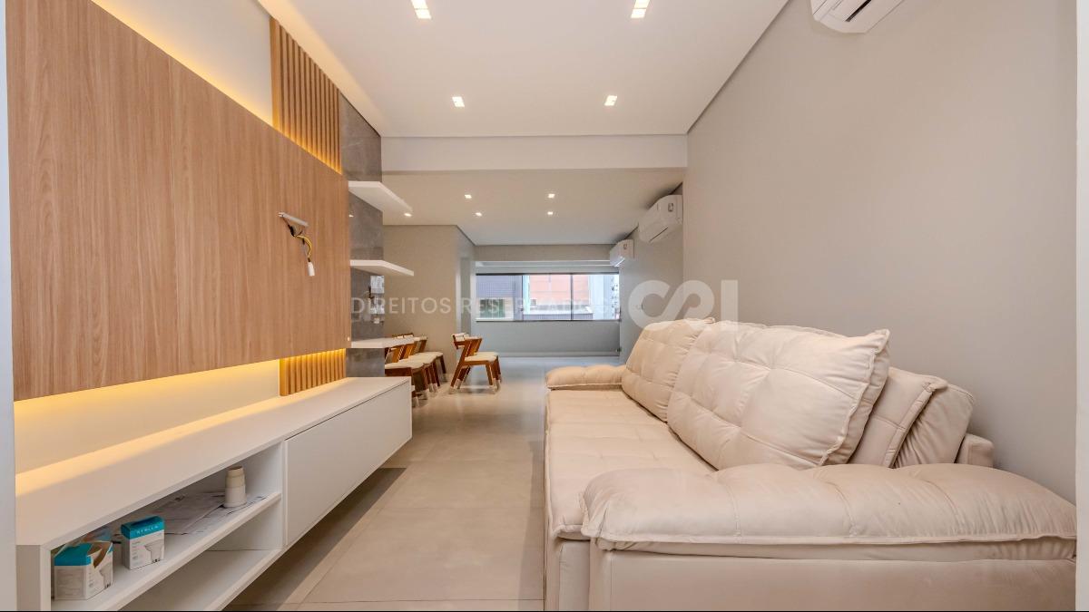 Apartamento Diferenciado com 3 Dormitórios no Edifício Costa do Sol no Centro de Balneário Camboriú