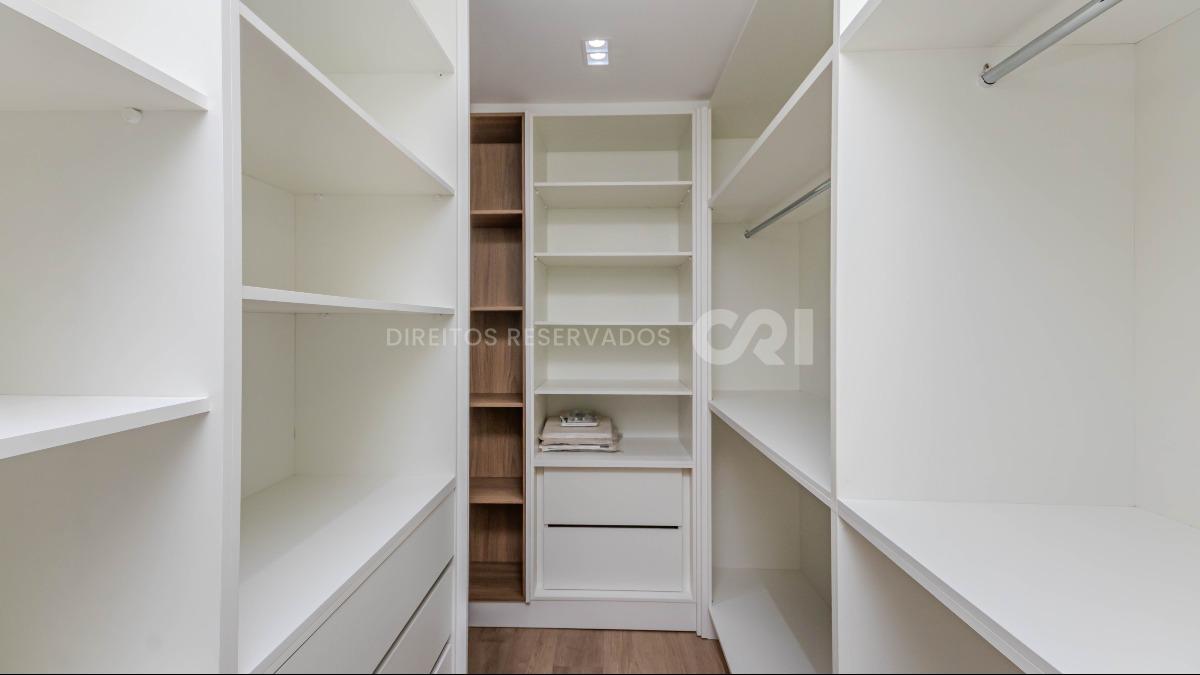 Apartamento Diferenciado com 3 Dormitórios no Edifício Costa do Sol no Centro de Balneário Camboriú