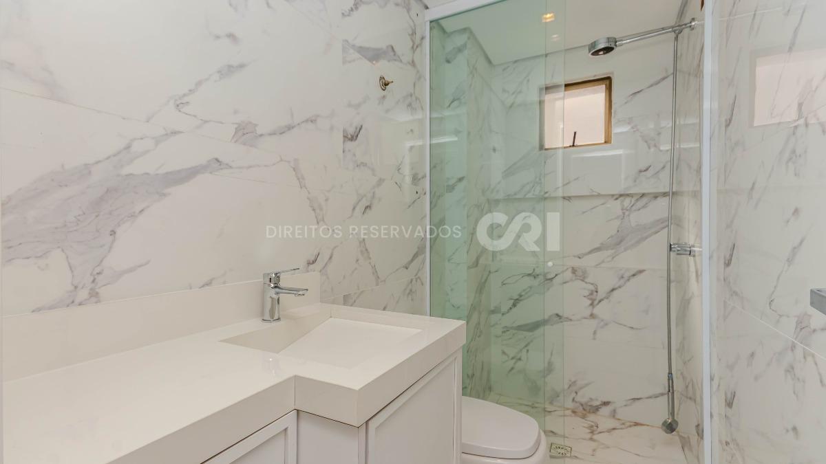 Apartamento Diferenciado com 3 Dormitórios no Edifício Costa do Sol no Centro de Balneário Camboriú