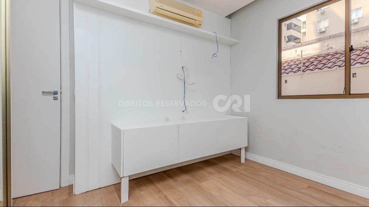 Apartamento Diferenciado com 3 Dormitórios no Edifício Costa do Sol no Centro de Balneário Camboriú