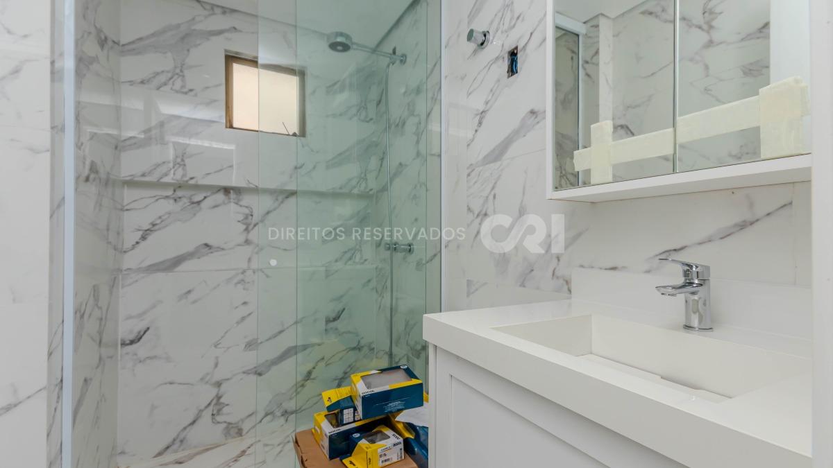 Apartamento Diferenciado com 3 Dormitórios no Edifício Costa do Sol no Centro de Balneário Camboriú