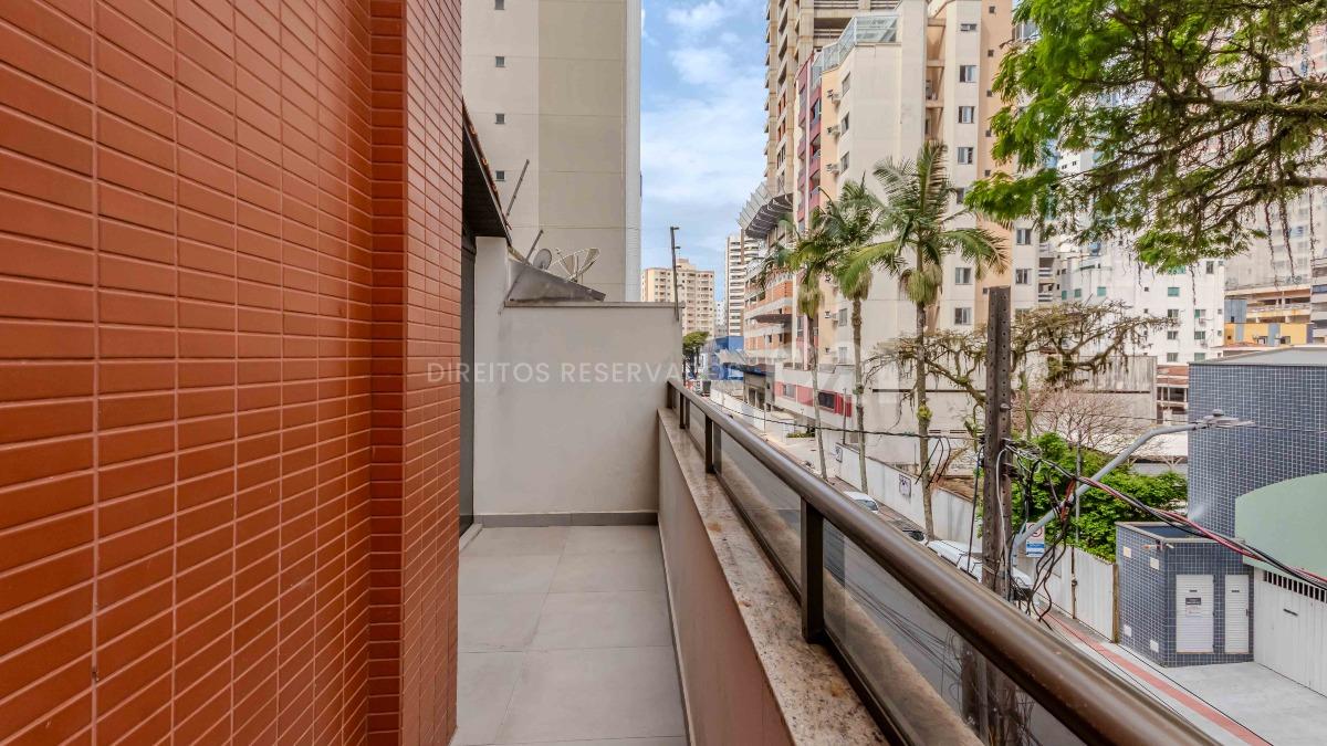 Apartamento Diferenciado com 3 Dormitórios no Edifício Costa do Sol no Centro de Balneário Camboriú