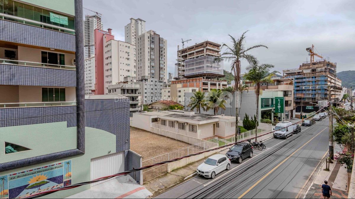 Apartamento Diferenciado com 3 Dormitórios no Edifício Costa do Sol no Centro de Balneário Camboriú