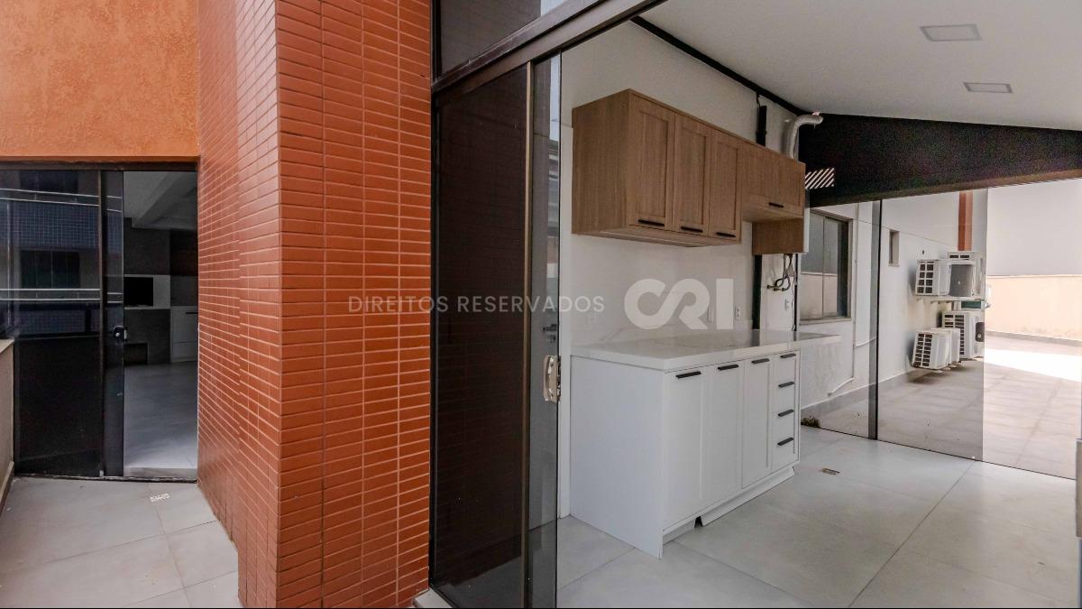 Apartamento Diferenciado com 3 Dormitórios no Edifício Costa do Sol no Centro de Balneário Camboriú