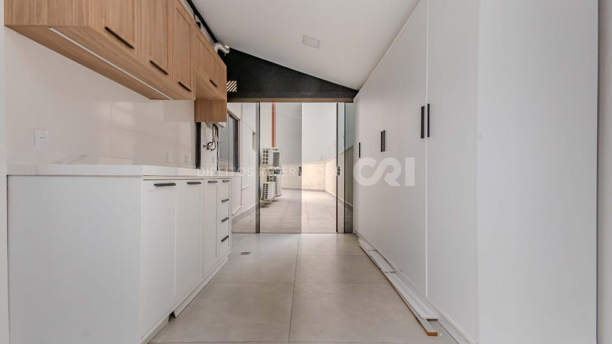 Apartamento Diferenciado com 3 Dormitórios no Edifício Costa do Sol no Centro de Balneário Camboriú