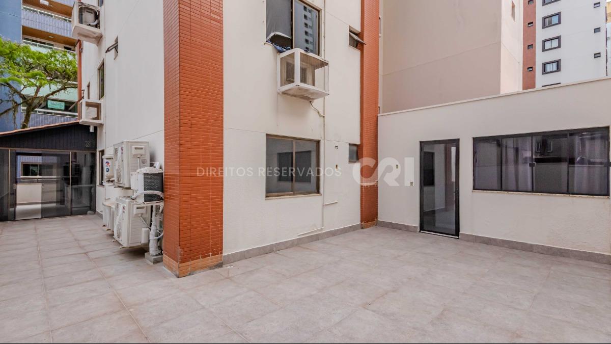 Apartamento Diferenciado com 3 Dormitórios no Edifício Costa do Sol no Centro de Balneário Camboriú