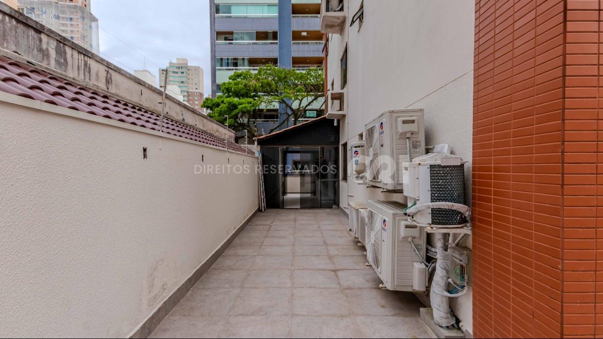Apartamento Diferenciado com 3 Dormitórios no Edifício Costa do Sol no Centro de Balneário Camboriú