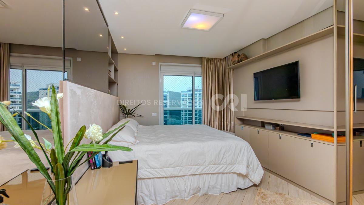 Apartamento com 3 Suítes no Brava Home Resort na Praia Brava em Itajaí
