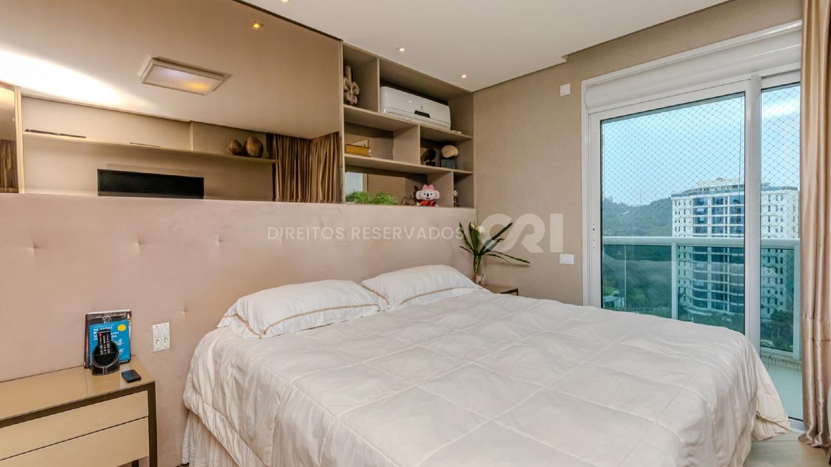 Apartamento com 3 Suítes no Brava Home Resort na Praia Brava em Itajaí