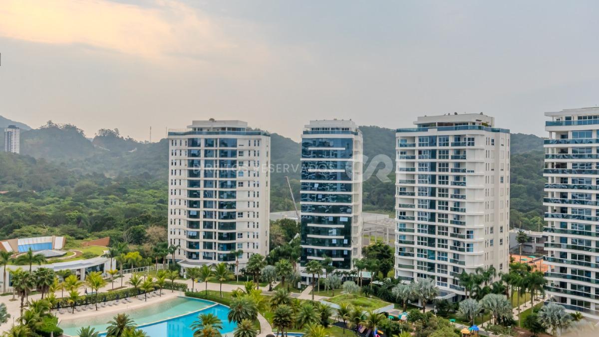 Apartamento com 3 Suítes no Brava Home Resort na Praia Brava em Itajaí