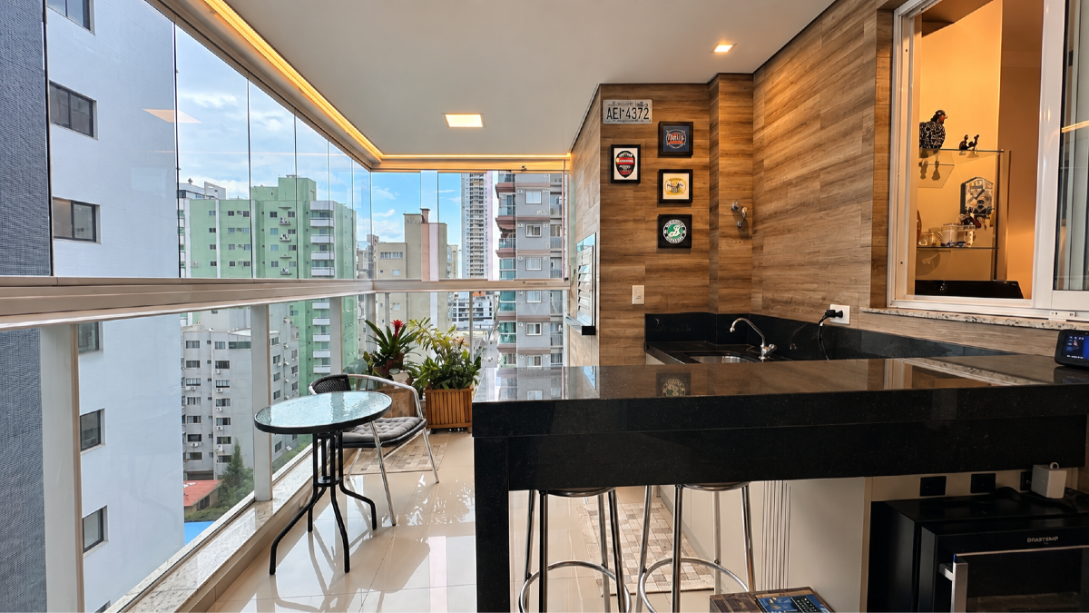 Apartamento com 3 Suítes no Villa Constanza Residencial em Meia Praia, Itapema