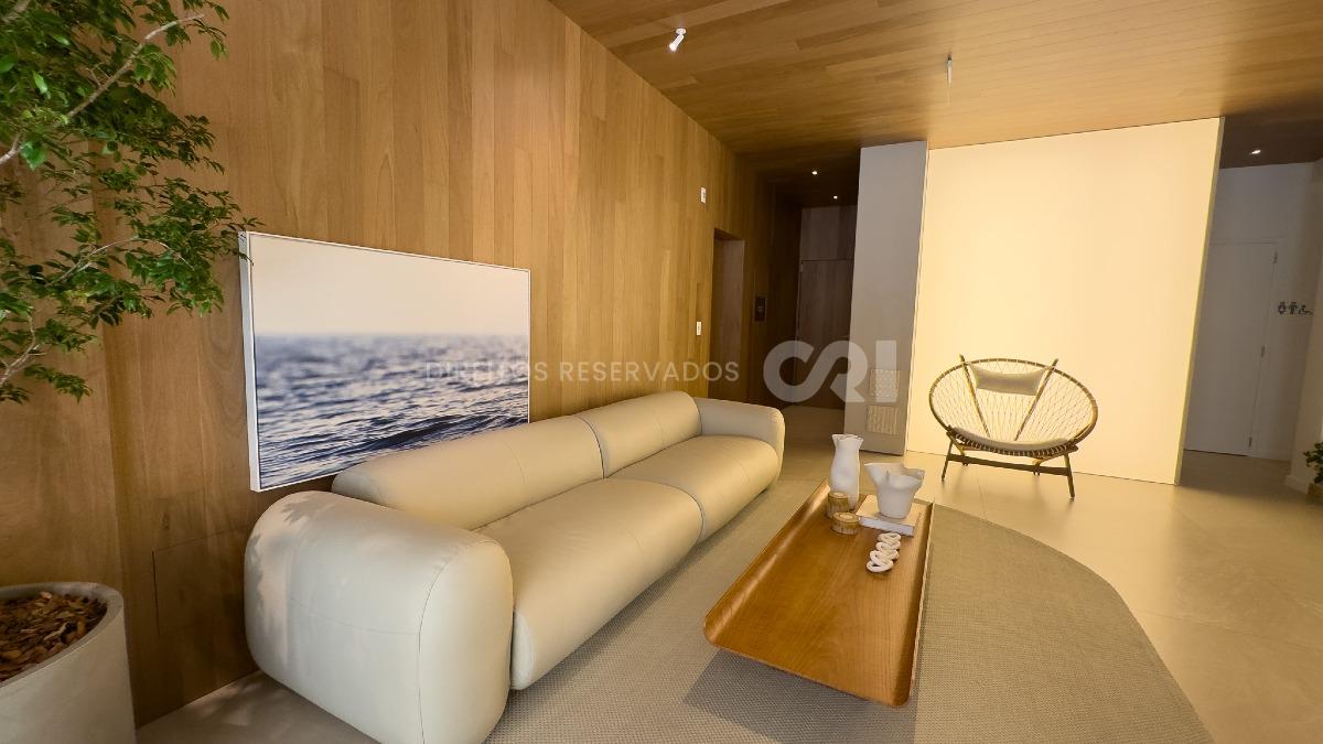 Apartamento com 3 suítes no Edifício DOM no Centro em Balneário Camboriú
