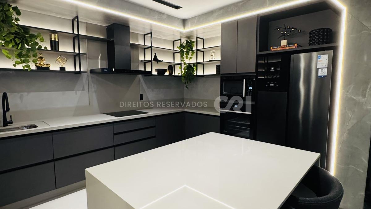 Apartamento com 4 suítes no Shanghai Tower na Meia Praia em Itapema