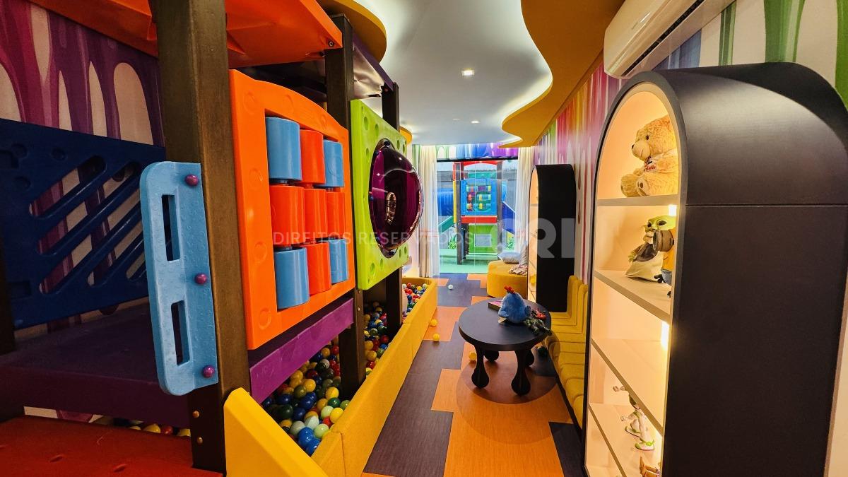 Apartamento com 4 suítes no Shanghai Tower na Meia Praia em Itapema