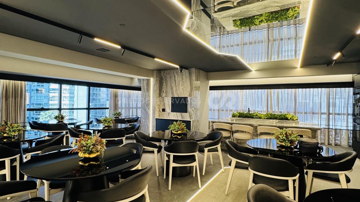 Apartamento com 4 suítes no Shanghai Tower na Meia Praia em Itapema