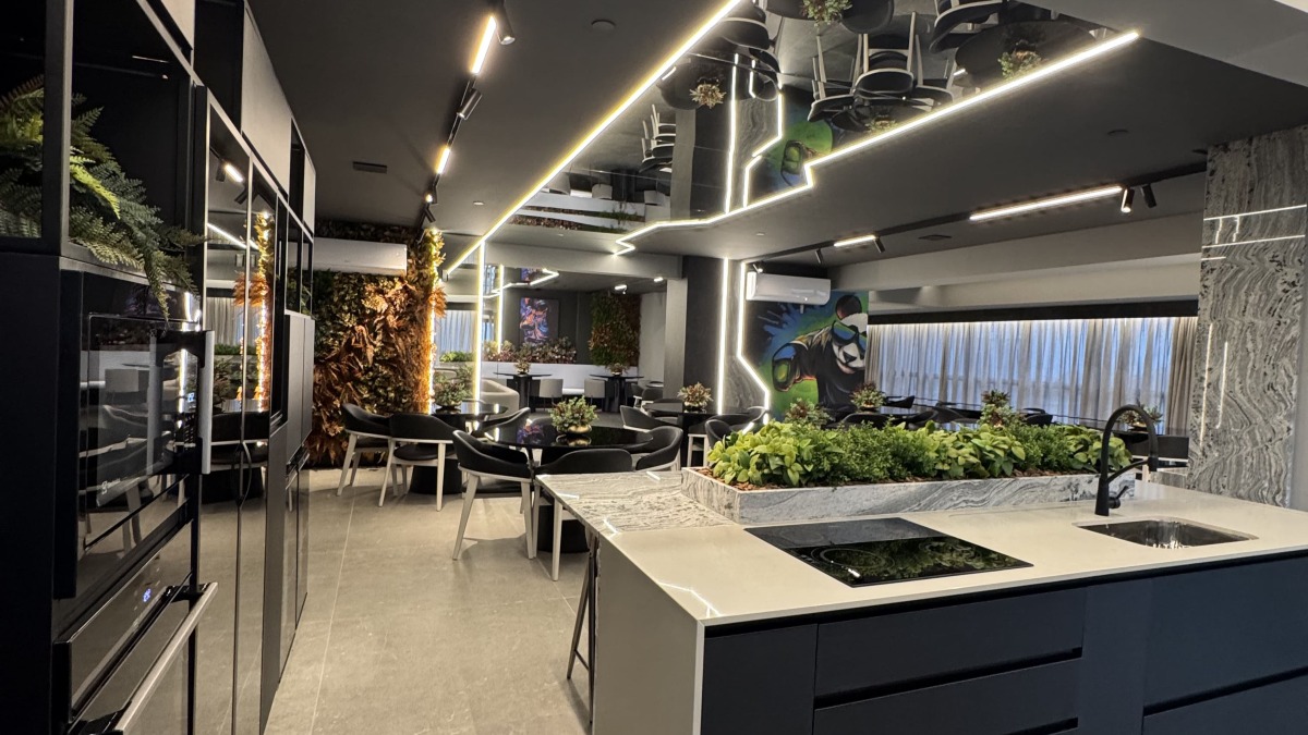 Apartamento 203m² com 4 Suítes no Edifício Shanghai Tower na Meia Praia Itapema