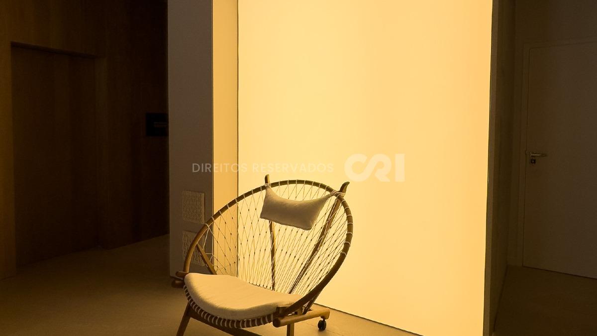  Apartamento com 3 suítes e 2 vagas no Edifício DOM no Centro em Balneário Camboriú