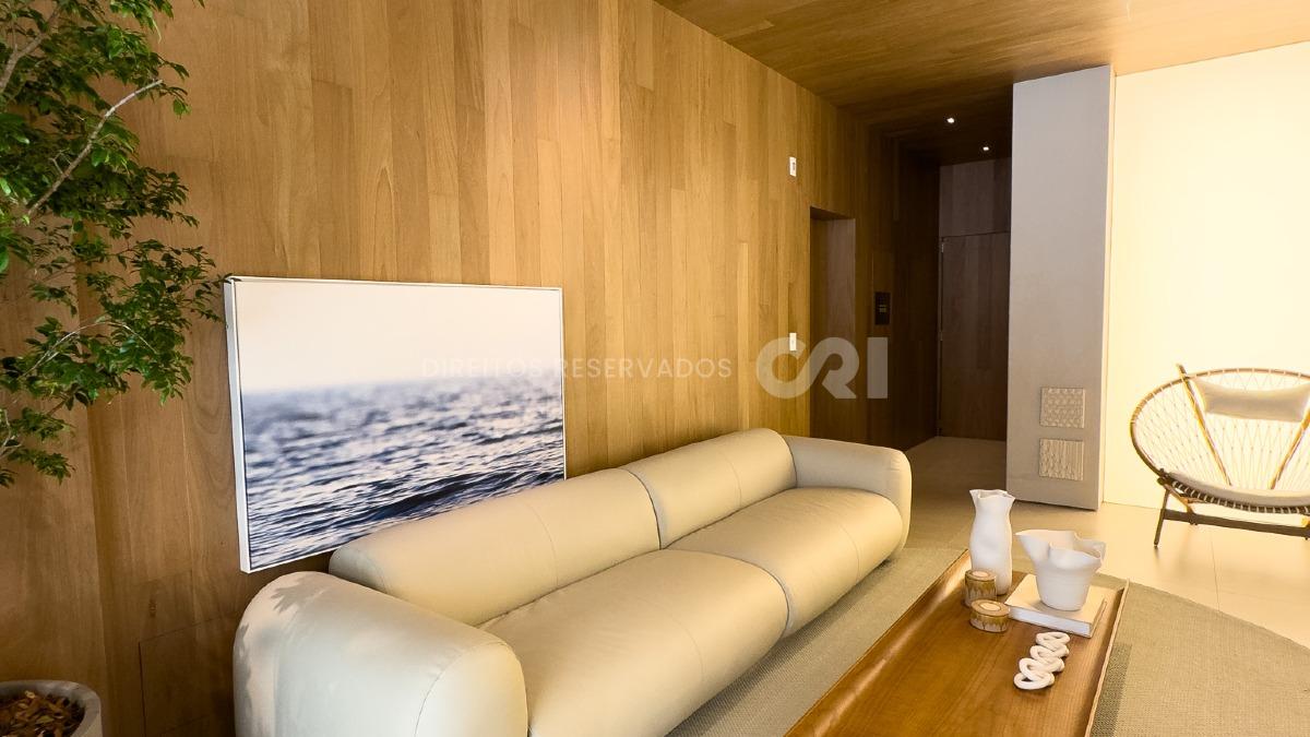  Apartamento com 3 suítes e 2 vagas no Edifício DOM no Centro em Balneário Camboriú
