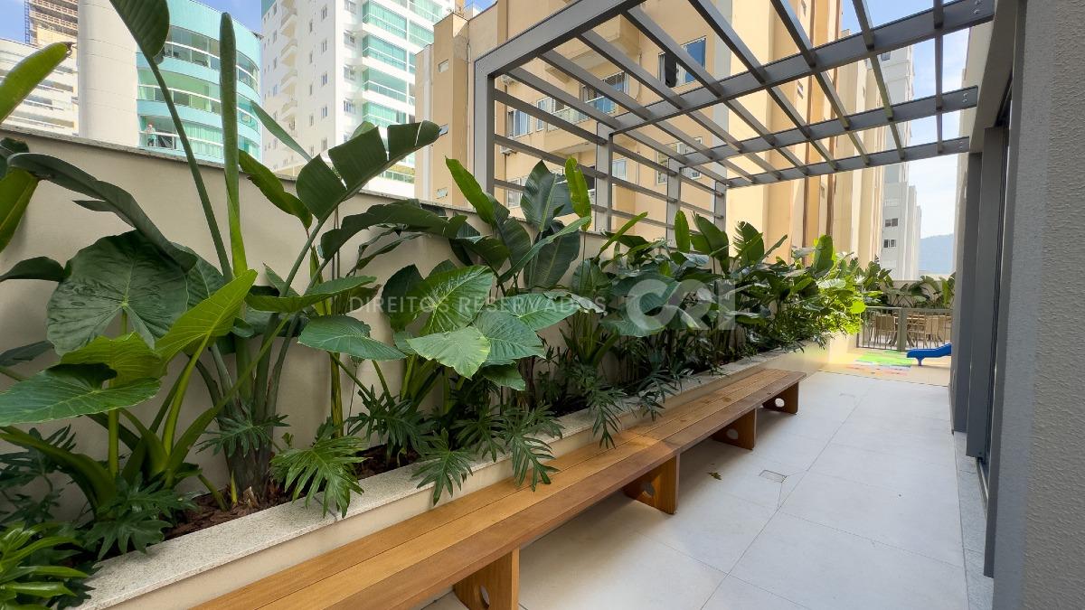  Apartamento com 3 suítes e 2 vagas no Edifício DOM no Centro em Balneário Camboriú