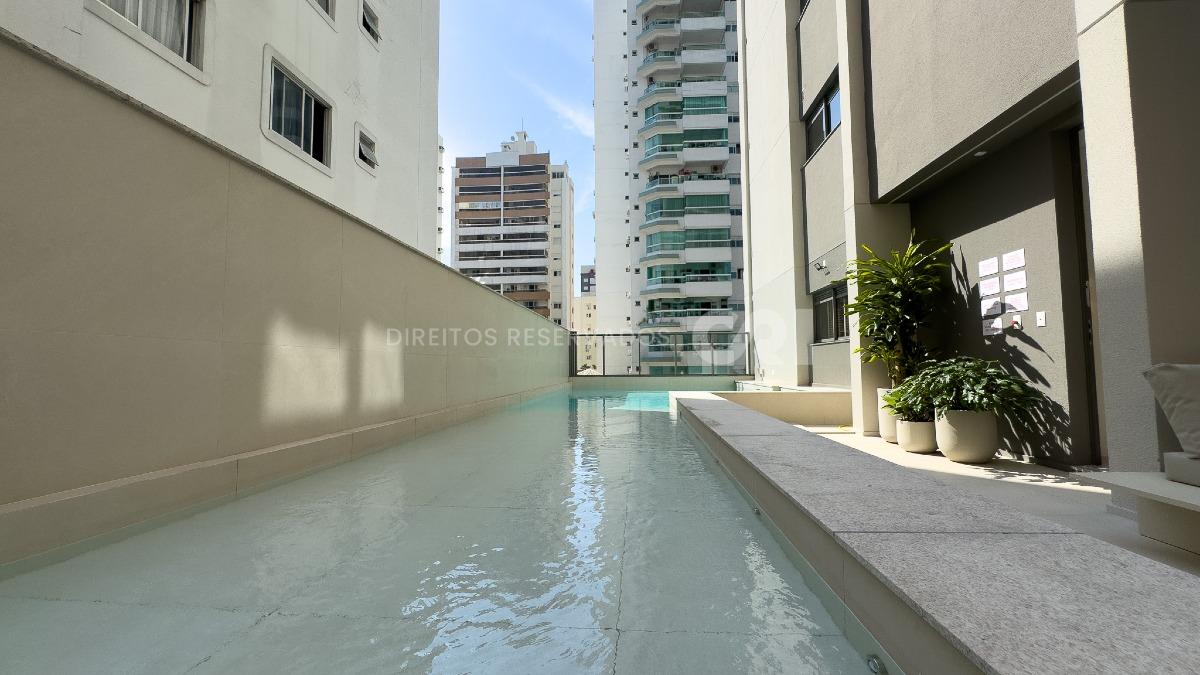  Apartamento com 3 suítes e 2 vagas no Edifício DOM no Centro em Balneário Camboriú