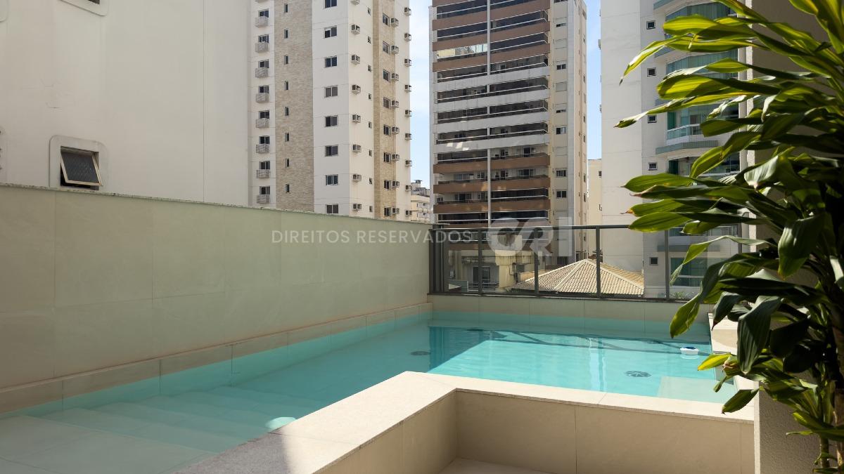  Apartamento com 3 suítes e 2 vagas no Edifício DOM no Centro em Balneário Camboriú